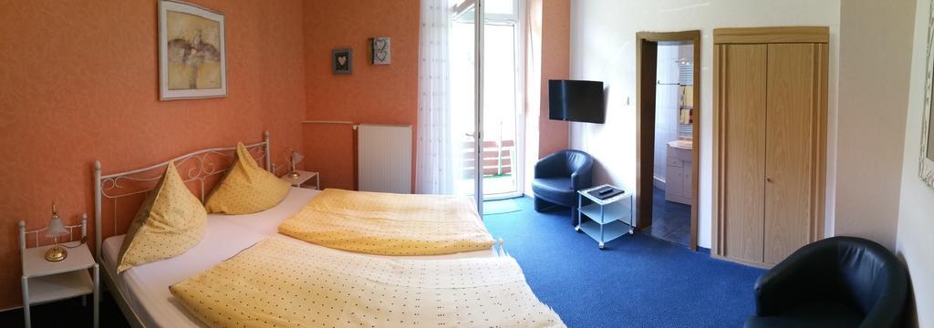 Moselromantik-Hotel Zum Loewen Едіґер-Еллер Екстер'єр фото