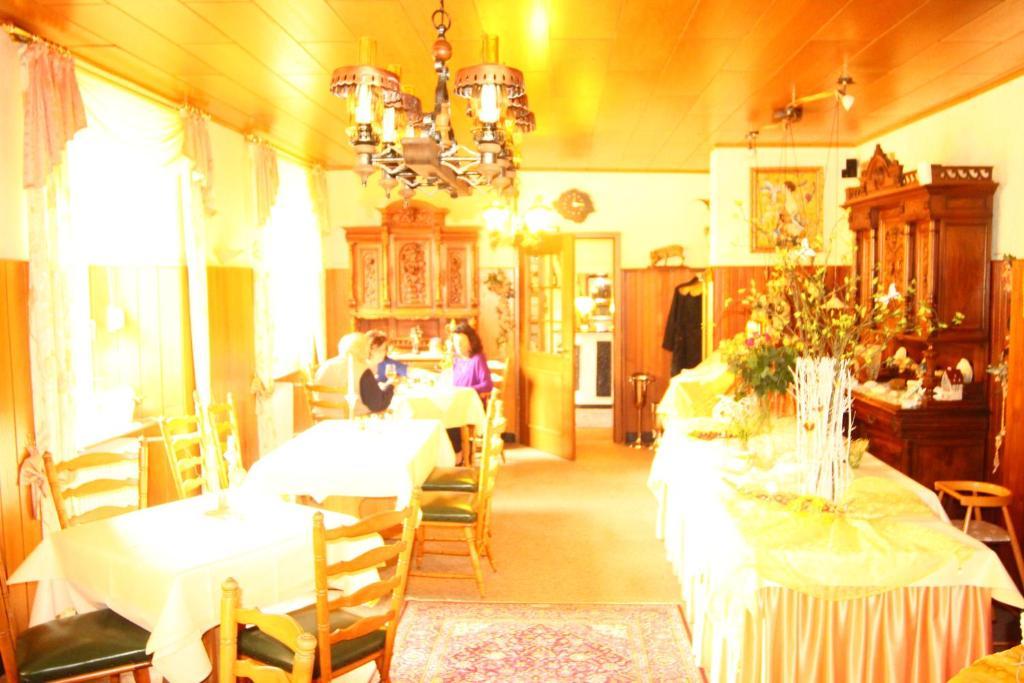 Moselromantik-Hotel Zum Loewen Едіґер-Еллер Номер фото