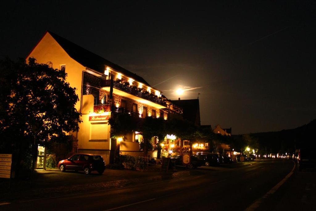 Moselromantik-Hotel Zum Loewen Едіґер-Еллер Екстер'єр фото