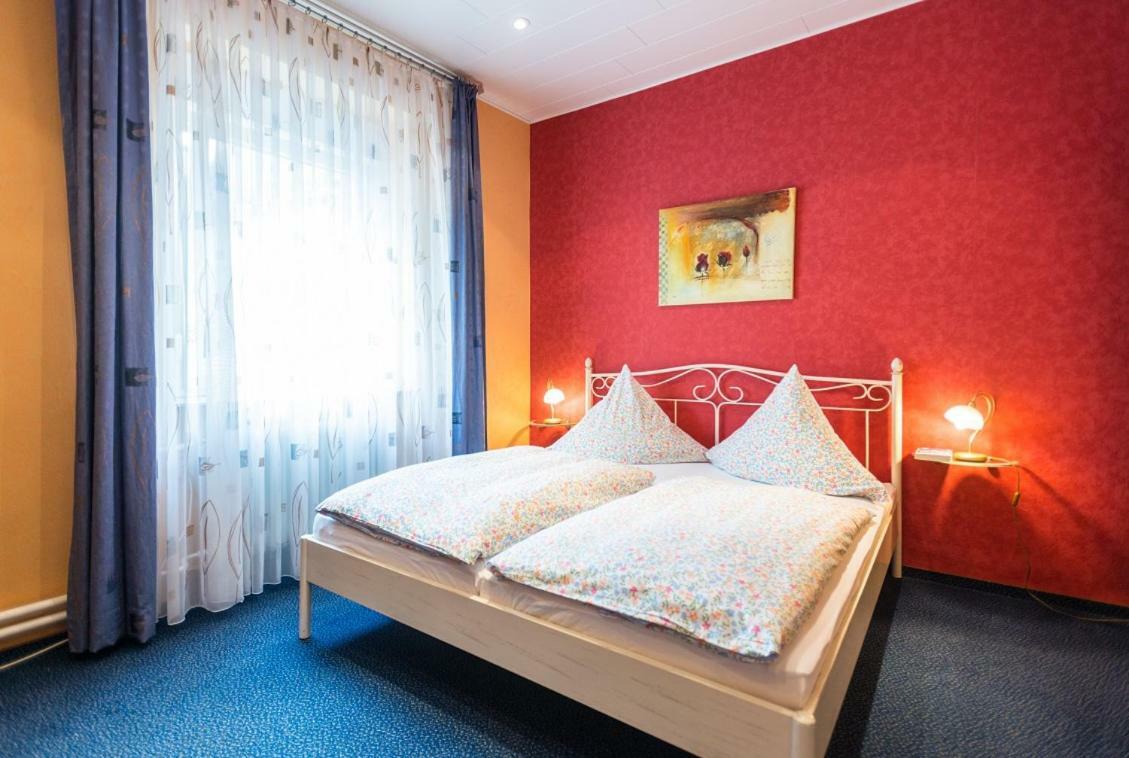 Moselromantik-Hotel Zum Loewen Едіґер-Еллер Екстер'єр фото